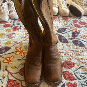 Women’s cowboy boots